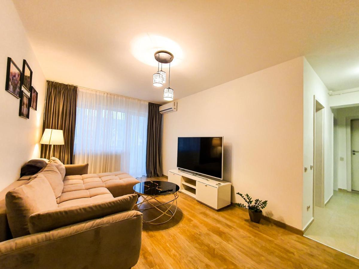 Luxurious Retreat 1Br Apartment With Netflix, Private Parking And Self Check In Popesti-Leordeni エクステリア 写真