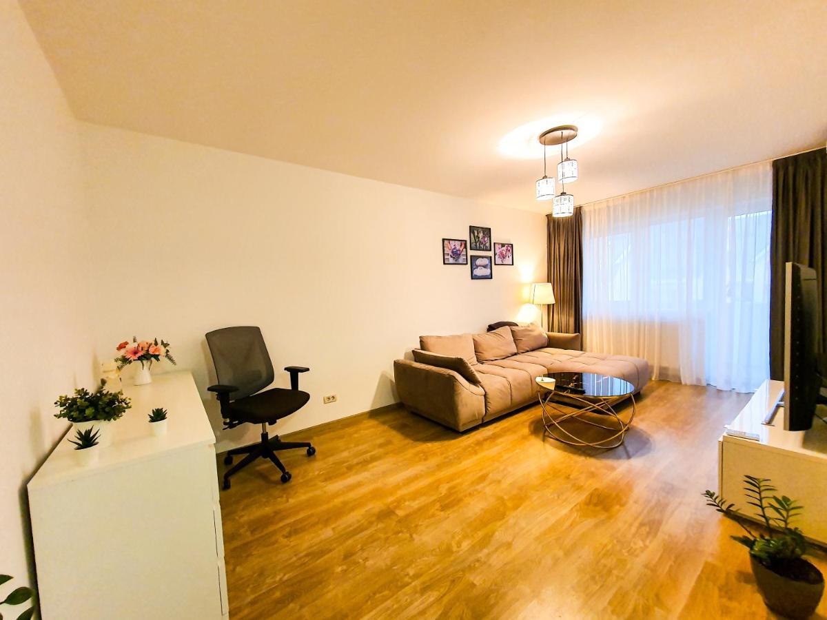 Luxurious Retreat 1Br Apartment With Netflix, Private Parking And Self Check In Popesti-Leordeni エクステリア 写真