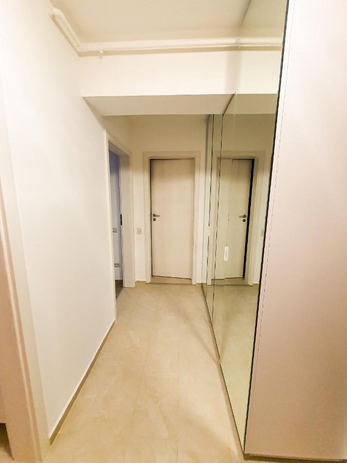 Luxurious Retreat 1Br Apartment With Netflix, Private Parking And Self Check In Popesti-Leordeni エクステリア 写真